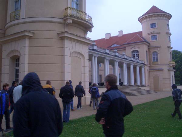 Am Schloss Rheinsberg - soviel Kultur muss sein.