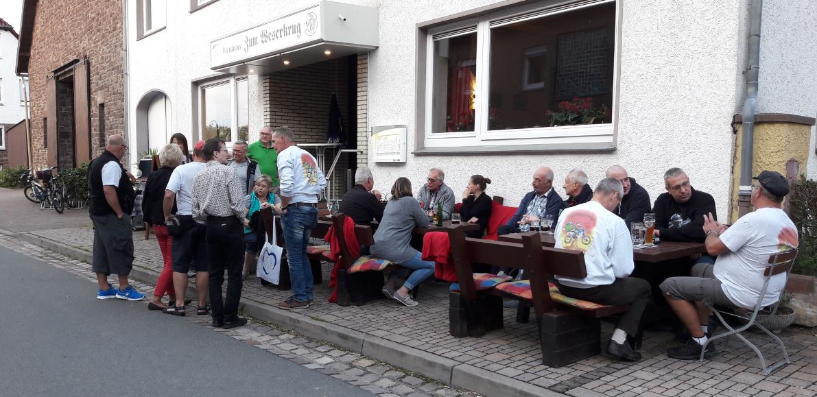 Kaffeeempfang vor dem Weserkrug