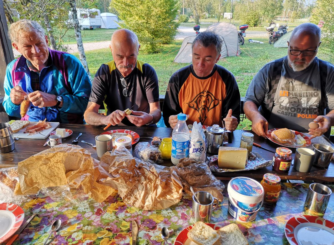 Frühstücksstimmung auf der Veranda